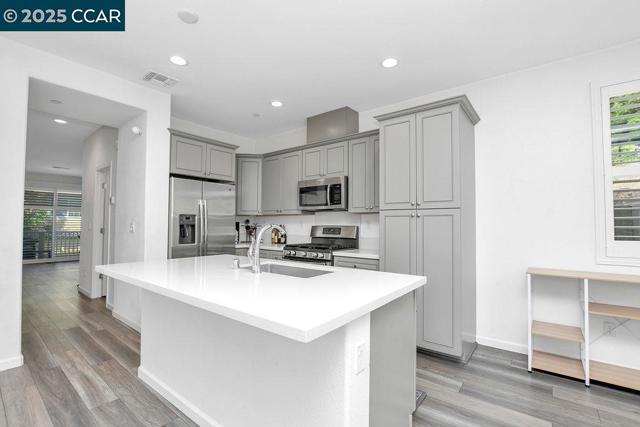 476 Colina Way, El Sobrante CA: https://media.crmls.org/mediaz/91b47896-c931-4a2e-8a0f-24a9a52e754c.jpg