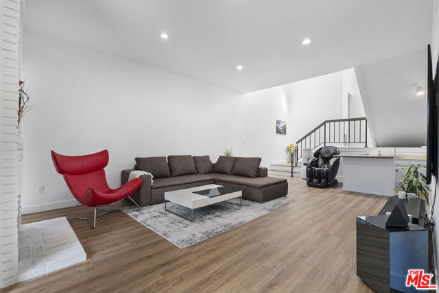 532 Riviera Court, Fullerton CA: https://media.crmls.org/mediaz/91b500d3-b60d-4a58-80ba-57548c5acb43.jpg
