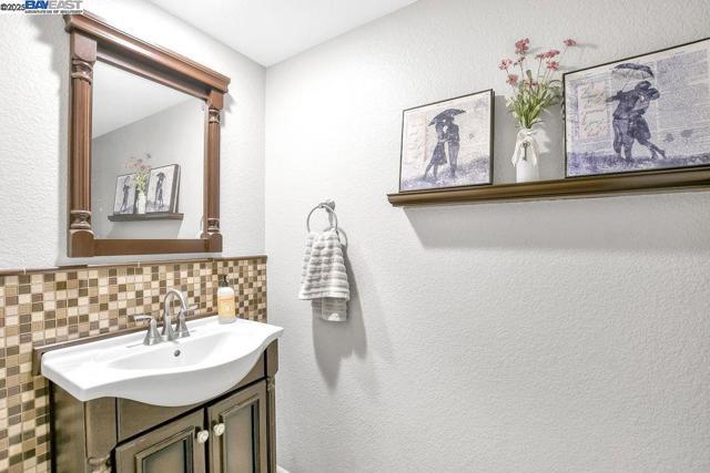 675 Merritt Ct, Discovery Bay CA: https://media.crmls.org/mediaz/91b53bfd-5dbf-470c-9244-33c3578c91c0.jpg