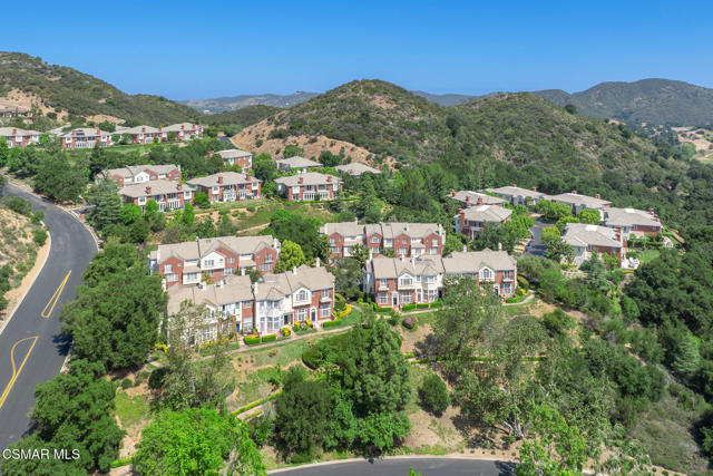 2479 Swanfield Court, Lake Sherwood CA: https://media.crmls.org/mediaz/91b5bfd7-ef40-4397-89f8-e9eead605b4a.jpg
