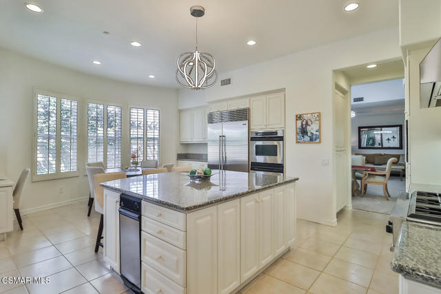 2589 Featherwood Street, Westlake Village CA: https://media.crmls.org/mediaz/91b68d9a-77a0-413a-bcef-c685f7d72adf.jpg