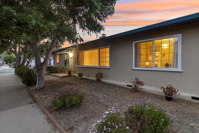 728 Spruce Avenue, Pacific Grove CA: https://media.crmls.org/mediaz/91b68e33-4c76-47e9-beeb-72a52c256a97.jpg