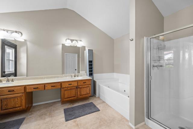 1572 Roma Dr, Vista CA: https://media.crmls.org/mediaz/91b69755-3a27-420b-9ef1-027316cfda1e.jpg