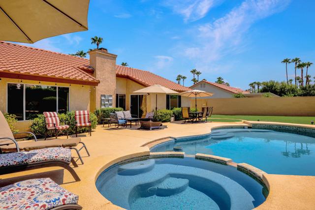 39795 Regency Way, Palm Desert CA: https://media.crmls.org/mediaz/91b780f2-498c-4a5a-a20e-a733711a0d18.jpg