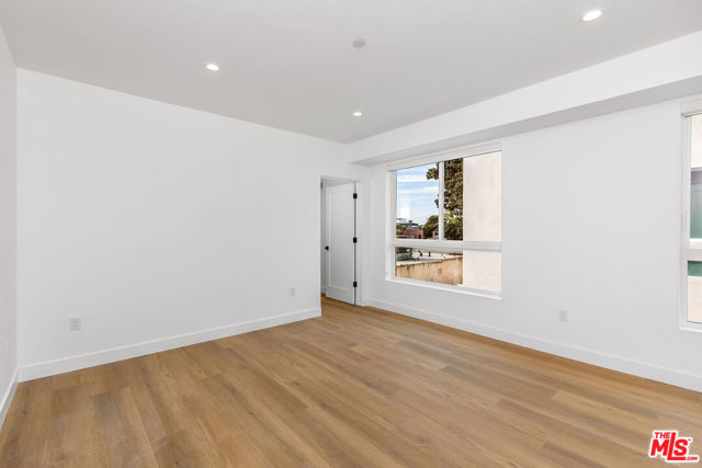 1616 S Sycamore Avenue, Los Angeles CA: https://media.crmls.org/mediaz/91b7b5d7-6607-4678-a09d-e8ba9e26390c.jpg