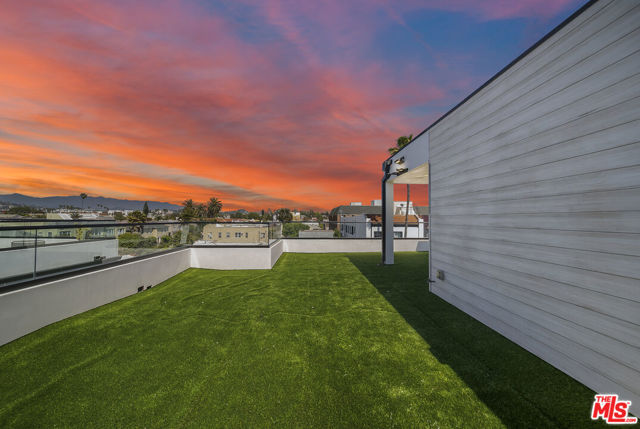 733 N Gramercy Place, Los Angeles CA: https://media.crmls.org/mediaz/91b8430d-9029-486e-93a2-87ed877662a1.jpg