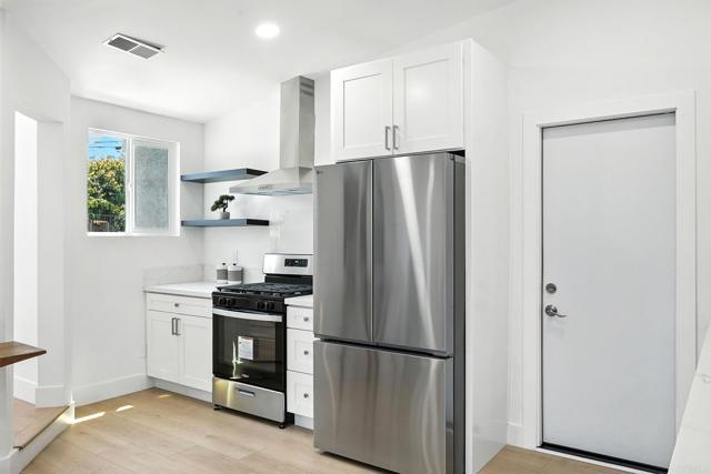 Detail Gallery Image 14 of 30 For 5885 Lynn St, San Diego,  CA 92105 - 3 Beds | 2 Baths