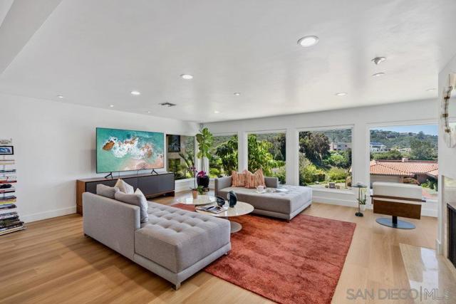 7645 Caminito Coromandel, La Jolla CA: https://media.crmls.org/mediaz/91b8bde6-ca81-48af-9513-249a44604d39.jpg