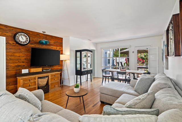5523 Graywood Avenue, Lakewood CA: https://media.crmls.org/mediaz/91b8c372-af61-4e27-8d13-b6aa51bb4be6.jpg