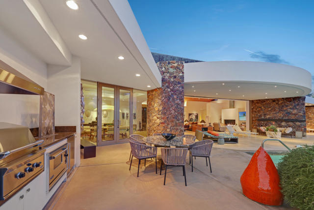 102 Waterford Circle, Rancho Mirage CA: https://media.crmls.org/mediaz/91b93ebf-fa3c-4080-94a2-220eff3a1610.jpg