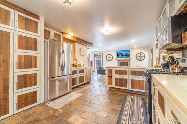 Detail Gallery Image 7 of 33 For 40221 Esterly, Big Bear Lake,  CA 92315 - 3 Beds | 2/1 Baths