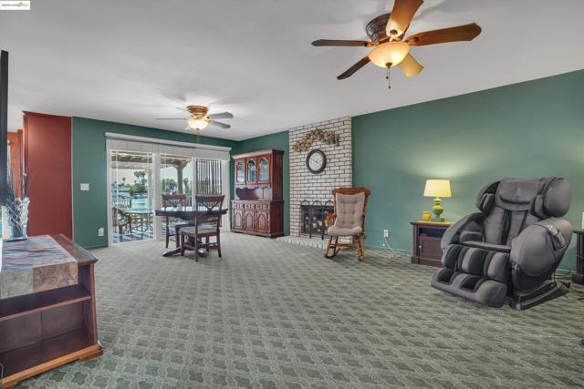 5260 Laguna Ct, Discovery Bay CA: https://media.crmls.org/mediaz/91b98dab-7cab-4fd9-944a-ca2e552bbd54.jpg