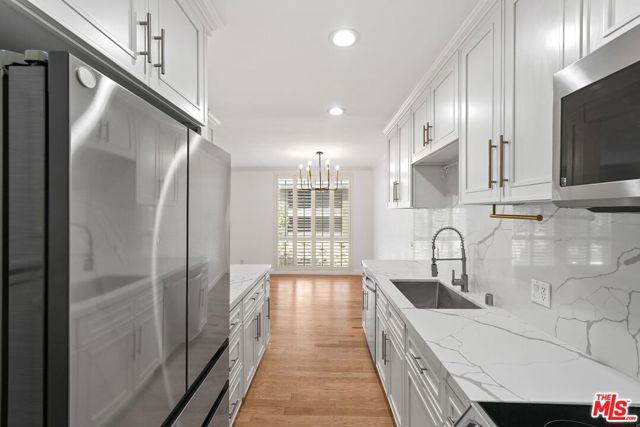 7270 Hillside Avenue, Los Angeles CA: https://media.crmls.org/mediaz/91b9c46b-35b2-4add-b655-867711227970.jpg