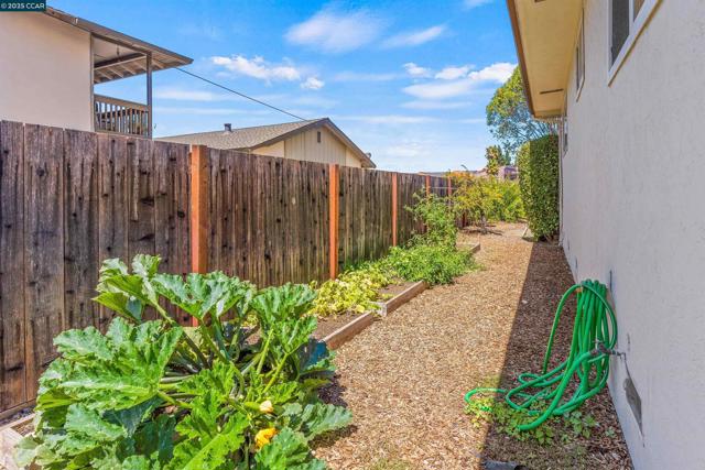 4045 Hoen Ave, Santa Rosa CA: https://media.crmls.org/mediaz/91ba27fb-021a-41d6-b6a3-f526a18debb2.jpg