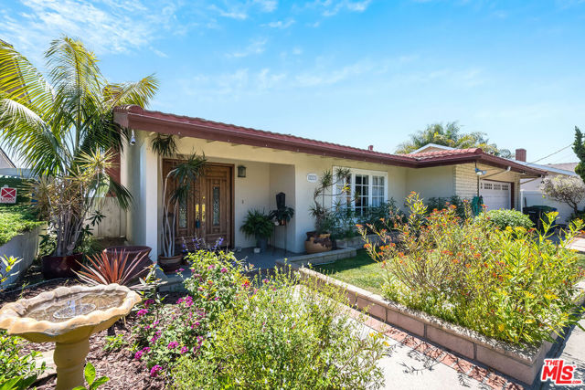 2223 Mcrae Drive, San Pedro CA: https://media.crmls.org/mediaz/91ba4cdd-d3d4-4732-a486-60addc1dd1e7.jpg