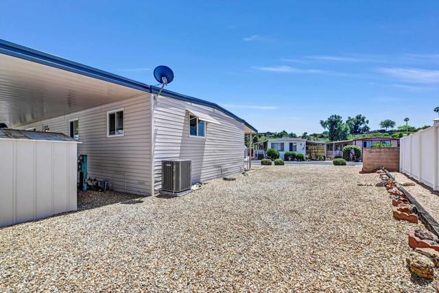 1401 El Norte Pkwy, San Marcos CA: https://media.crmls.org/mediaz/91ba894d-57ec-47c3-94df-f1b7fe65deb4.jpg