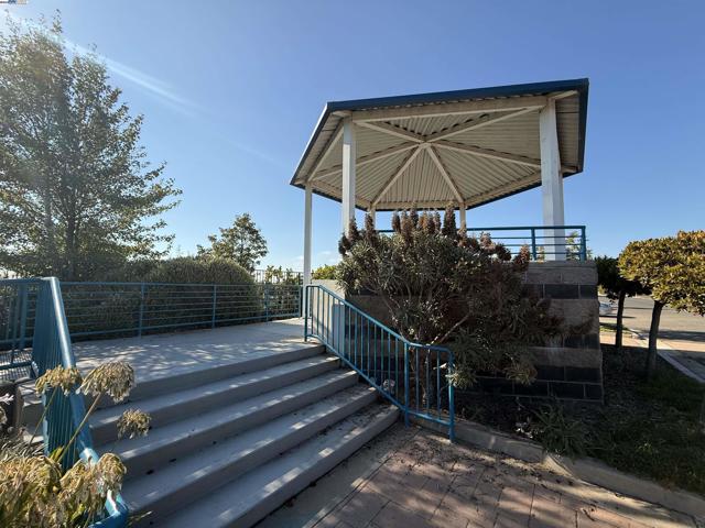 2732 Breaker Ln, Hayward CA: https://media.crmls.org/mediaz/91bac51c-2346-4f35-b021-85c2587a20fd.jpg
