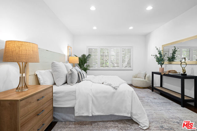 11928 Kiowa Avenue, Los Angeles CA: https://media.crmls.org/mediaz/91bb8a2f-e402-4541-b2d8-47db8f3b58a4.jpg