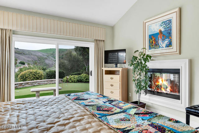 782 Emerson Street, Thousand Oaks CA: https://media.crmls.org/mediaz/91bb8df2-f23f-4377-9cf7-ae500c73cfc6.jpg