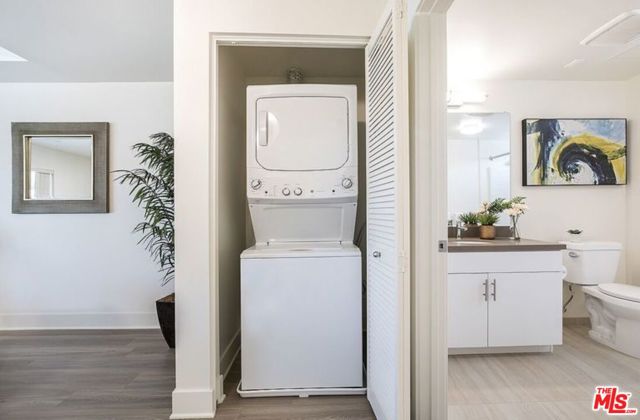 521 W Colorado Street, Glendale CA: https://media.crmls.org/mediaz/91bbae35-1385-49e9-9fbd-fee991882d06.jpg