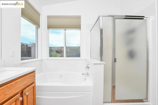 562 Douglas Drive, Brentwood CA: https://media.crmls.org/mediaz/91bbae52-0964-40af-a2fe-dd8d4f6fb963.jpg