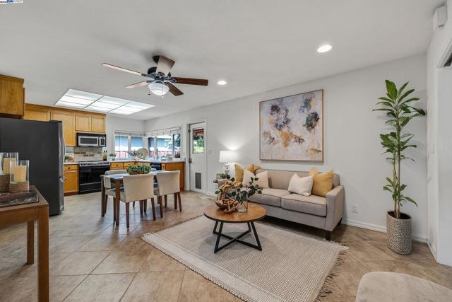 5135 Charlotte Way, Livermore CA: https://media.crmls.org/mediaz/91bc959c-68fe-473a-ac7b-38147f970039.jpg