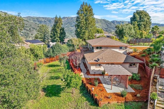 3735 Oak Canyon Lane, Morgan Hill CA: https://media.crmls.org/mediaz/91bcc685-27ad-49d2-81b7-fdbee5633d14.jpg
