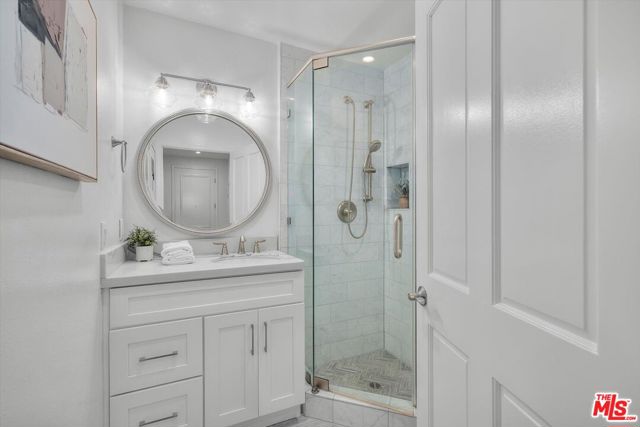 1650 Veteran Avenue, Los Angeles CA: https://media.crmls.org/mediaz/91bcde9c-1624-4976-9900-40c87e4e370e.jpg