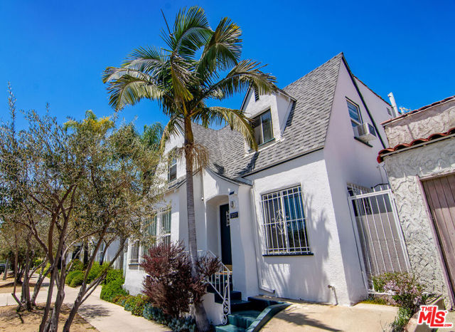 500 N Alta Vista Boulevard, Los Angeles CA: https://media.crmls.org/mediaz/91bd6a77-5715-41c3-96dd-3da544c255c8.jpg