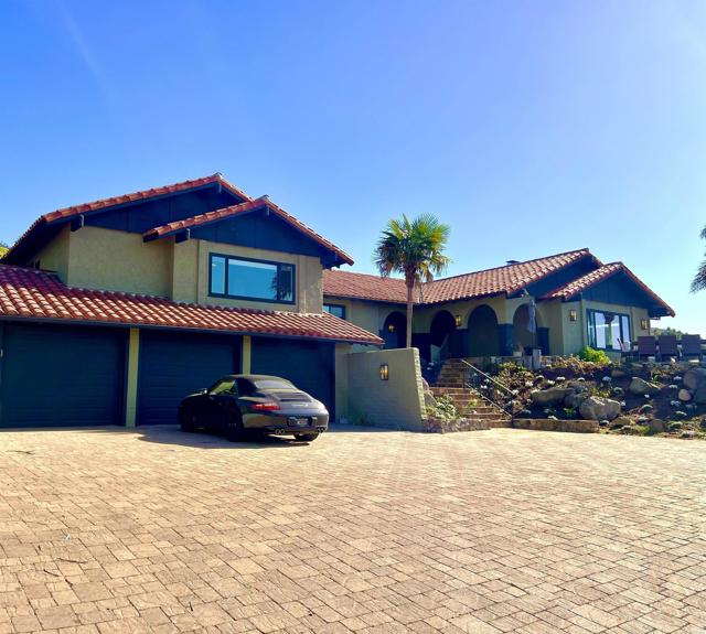 2073 Elevado Rd, Vista CA: https://media.crmls.org/mediaz/91bdad86-d9a6-471d-8fc0-b744d232e6c9.jpg