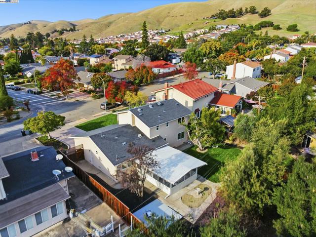 42293 Camino Santa Barbara, Fremont CA: https://media.crmls.org/mediaz/91be2589-7ac8-46c3-b30d-8ea7dc03344c.jpg