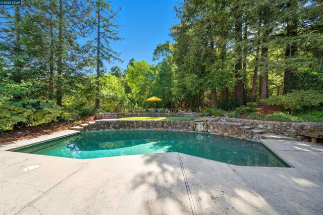 4161 Coralee Ln, Lafayette CA: https://media.crmls.org/mediaz/91be3f4b-fd58-46fd-a207-14204774dabd.jpg