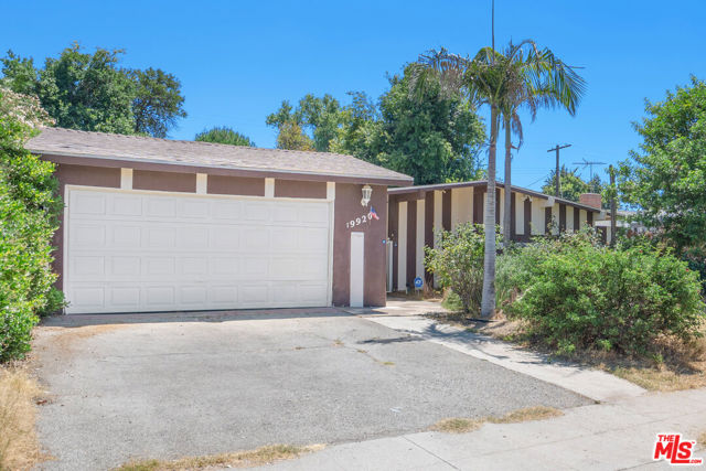 19920 Gresham Street photo 2