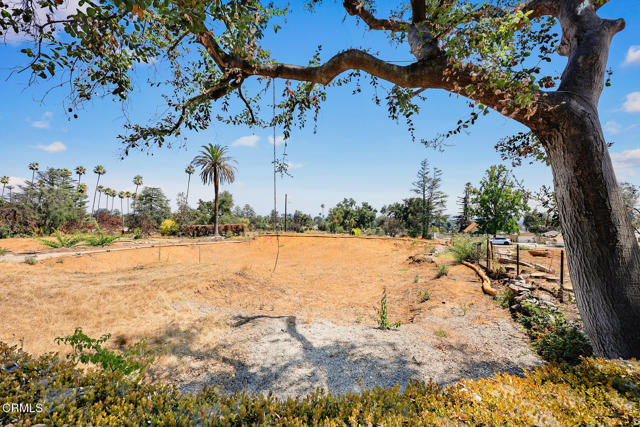 1145 E Altadena Drive, Altadena CA: https://media.crmls.org/mediaz/91becd77-16b1-4051-8295-acca665fb47c.jpg