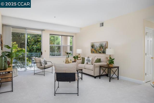 1860 Tice Creek Dr, Walnut Creek CA: https://media.crmls.org/mediaz/91bf65c1-6b1c-40fe-9b2d-3ad62cb328ca.jpg