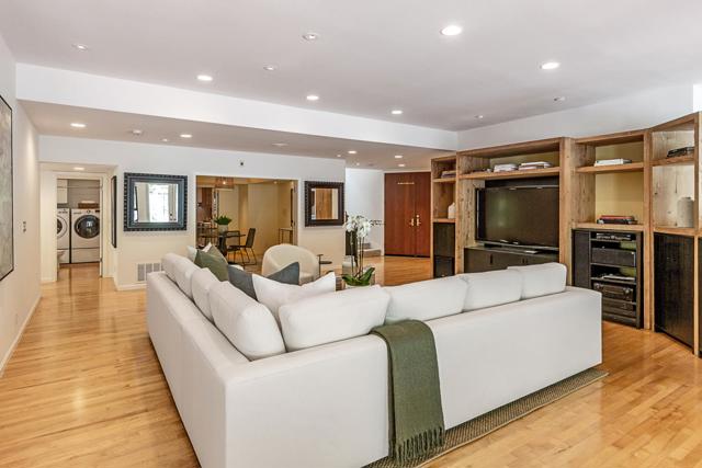 3 Oak Forest Court, Portola Valley CA: https://media.crmls.org/mediaz/91bfa1b8-9df8-4fa9-80c4-a46d23bd5245.jpg