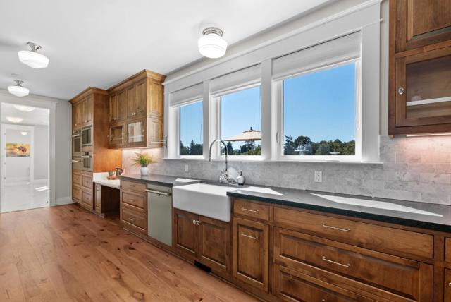 40 S Circle Drive, Santa Cruz CA: https://media.crmls.org/mediaz/91c00023-b38c-4697-bfd1-6c70f615cdb6.jpg