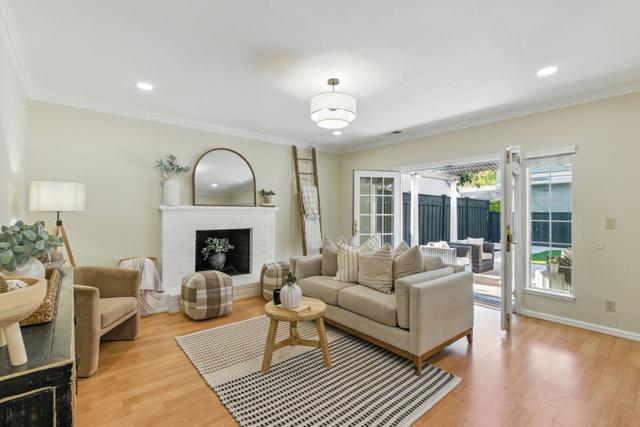 2188 Yorkshire Way, Mountain View CA: https://media.crmls.org/mediaz/91c02172-7cb1-4666-b89a-c2fd379ed102.jpg