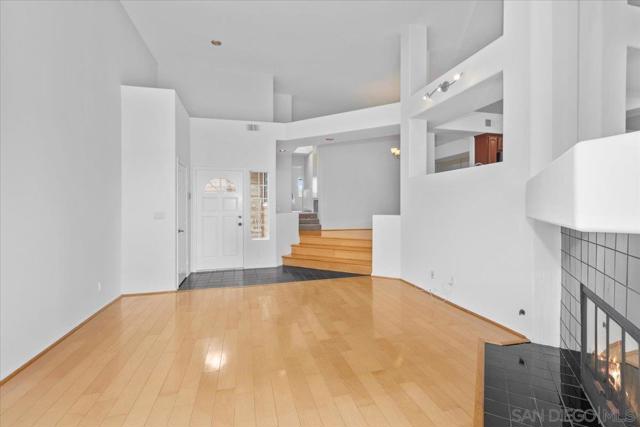 8585 Via Mallorca, La Jolla CA: https://media.crmls.org/mediaz/91c043d0-5f26-4eed-87bb-96fc84339efb.jpg