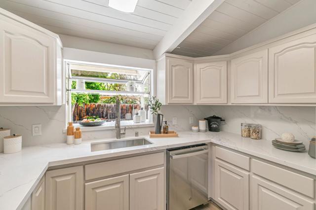 3845 Corina Way, Palo Alto CA: https://media.crmls.org/mediaz/91c0e270-9c9e-460b-af5b-c51ebe2609d6.jpg