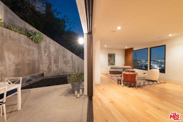 8465 Franklin Avenue, West Hollywood CA: https://media.crmls.org/mediaz/91c0f25e-342d-4dac-9a74-7977af348899.jpg