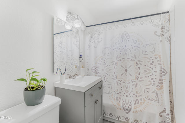 543 E Avenue J1, Lancaster CA: https://media.crmls.org/mediaz/91c0fc05-3a00-475e-b37d-e7cf2f523a00.jpg