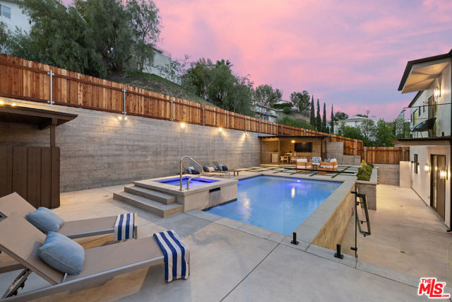 5221 Campo Road, Woodland Hills CA: https://media.crmls.org/mediaz/91c16c71-3499-4983-9f8f-ad8a1ccb6cb9.jpg