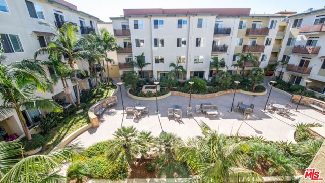 13200 Pacific Promenade, Playa Vista CA: https://media.crmls.org/mediaz/91c196cf-8dbc-4633-94c4-02b0ba81b076.jpg