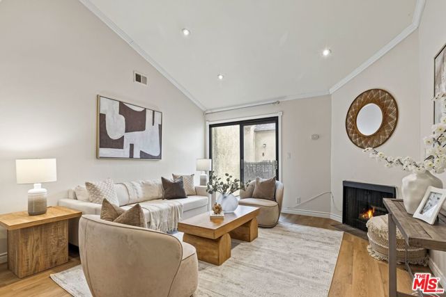 620 W Hyde Park Boulevard, Inglewood CA: https://media.crmls.org/mediaz/91c1aeb3-2c7f-4252-8caa-405672747ec5.jpg