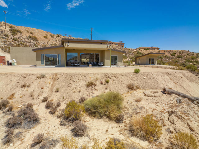 7852 Pinon Drive, Yucca Valley CA: https://media.crmls.org/mediaz/91c21f56-df50-42ea-9004-4203fe973ac8.jpg