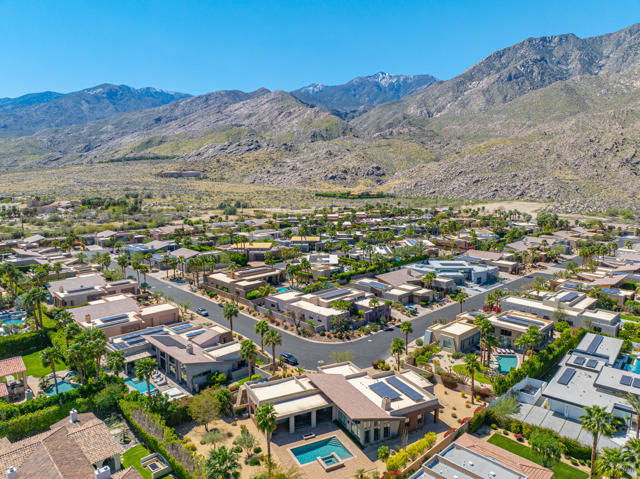 463 Lautner Lane, Palm Springs CA: https://media.crmls.org/mediaz/91c22e06-38f0-4d59-9083-e2d5e4d851aa.jpg
