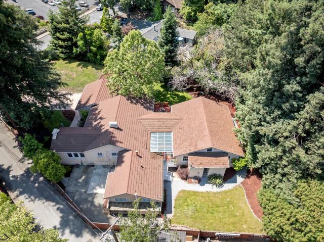 1690 Cordilleras Road, Redwood City CA: https://media.crmls.org/mediaz/91c24411-1b7f-4279-a6cd-c78530b08d0d.jpg