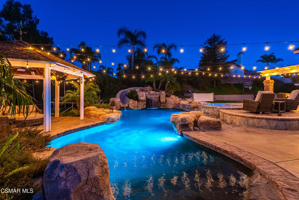 https://media.crmls.org/mediaz/91c2c2ed-f793-48ee-915c-5c1053b769c8.jpg?preset=X-Large