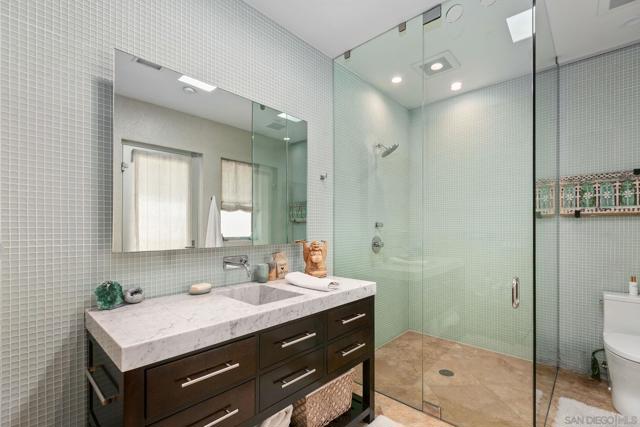 14817 Arroyo Rosita, Rancho Santa Fe CA: https://media.crmls.org/mediaz/91c30378-de79-4a45-8b99-df94df2c45d0.jpg